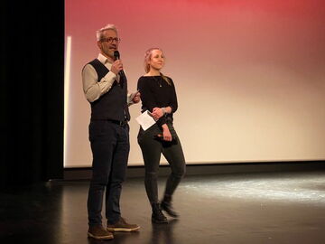 Frank Finschow und Frauke Elix begrüßen die Gäste beim Kinoabend